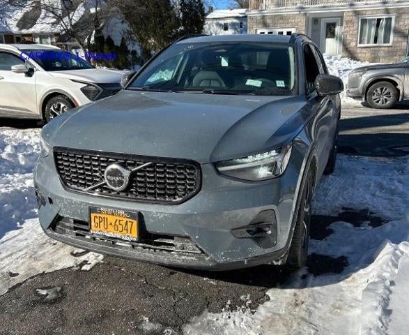 2023 Volvo XC40 B5 AWD Plus Dark Theme