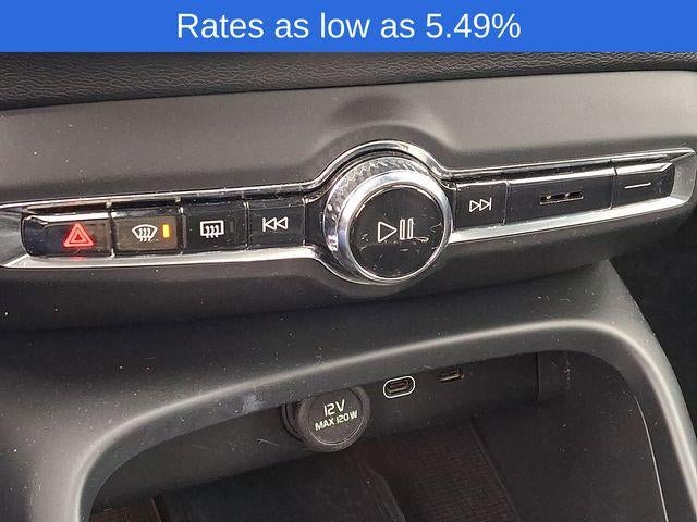 2023 Volvo XC40 B5 AWD Plus Dark Theme