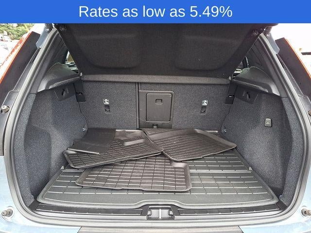 2023 Volvo XC40 B5 AWD Plus Dark Theme