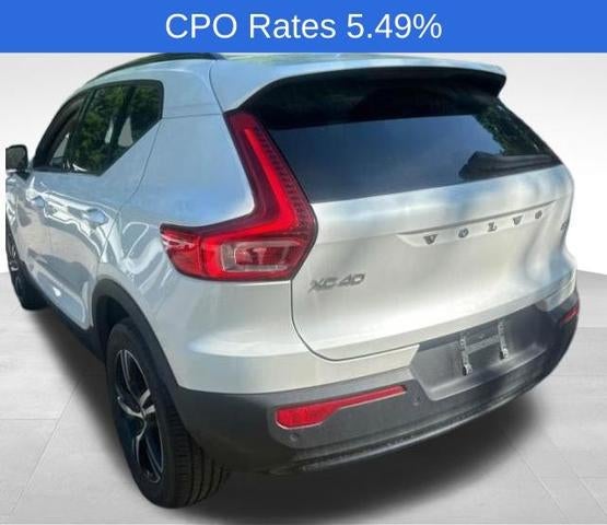 2023 Volvo XC40 B5 AWD Plus Dark Theme