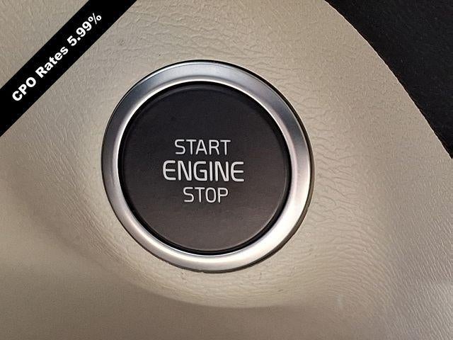 2023 Volvo XC40 B5 AWD Plus Dark Theme