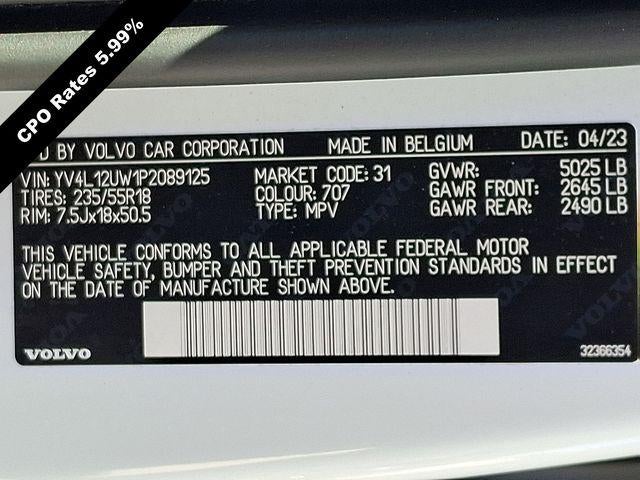 2023 Volvo XC40 B5 AWD Plus Dark Theme