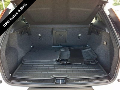 2023 Volvo XC40 B5 AWD Plus Dark Theme
