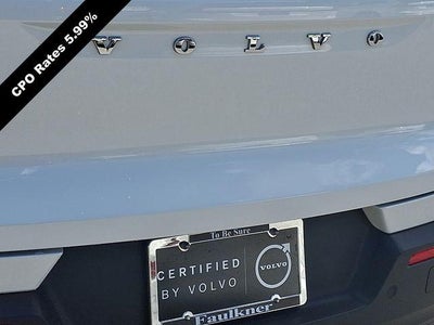 2023 Volvo XC40 B5 AWD Plus Dark Theme