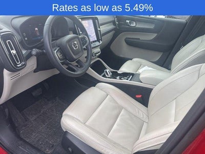 2023 Volvo XC40 B5 AWD Plus Dark Theme