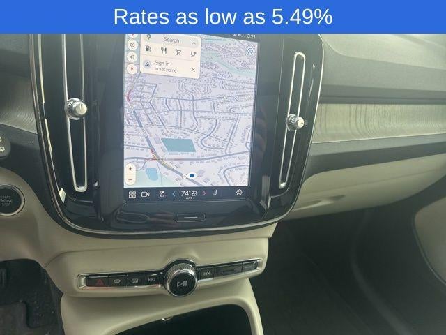 2023 Volvo XC40 B5 AWD Plus Dark Theme