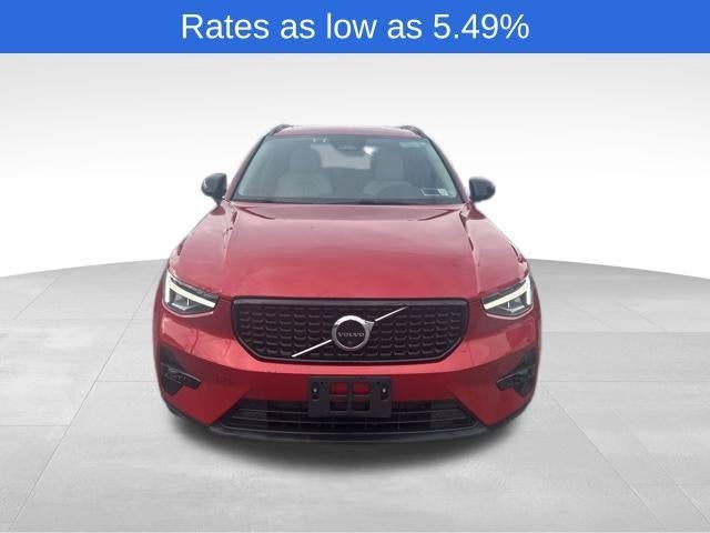 2023 Volvo XC40 B5 AWD Plus Dark Theme