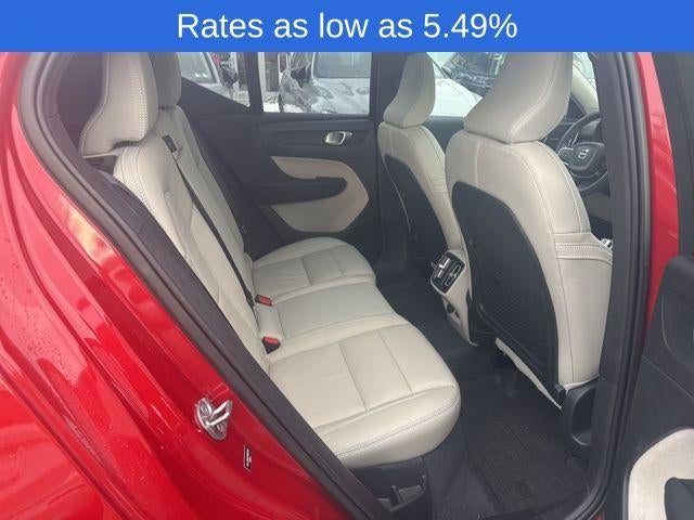 2023 Volvo XC40 B5 AWD Plus Dark Theme