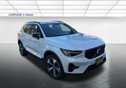 2023 Volvo XC40 B5 AWD Plus Dark Theme