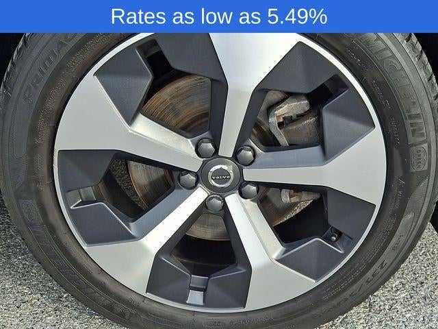 2023 Volvo XC40 B5 AWD Plus Dark Theme