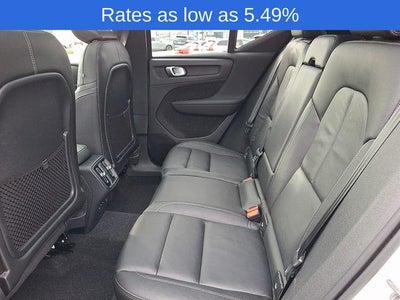 2023 Volvo XC40 B5 AWD Plus Dark Theme