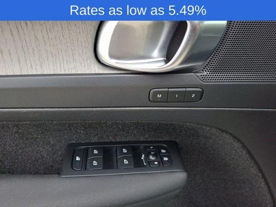 2023 Volvo XC40 B5 AWD Plus Dark Theme