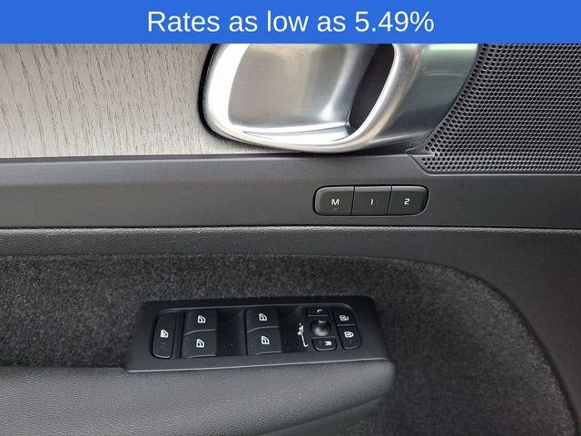 2023 Volvo XC40 B5 AWD Plus Dark Theme