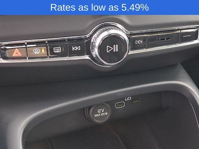 2023 Volvo XC40 B5 AWD Plus Dark Theme