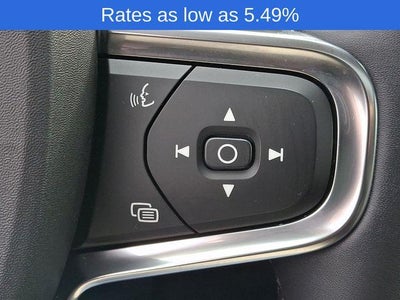 2023 Volvo XC40 B5 AWD Plus Dark Theme