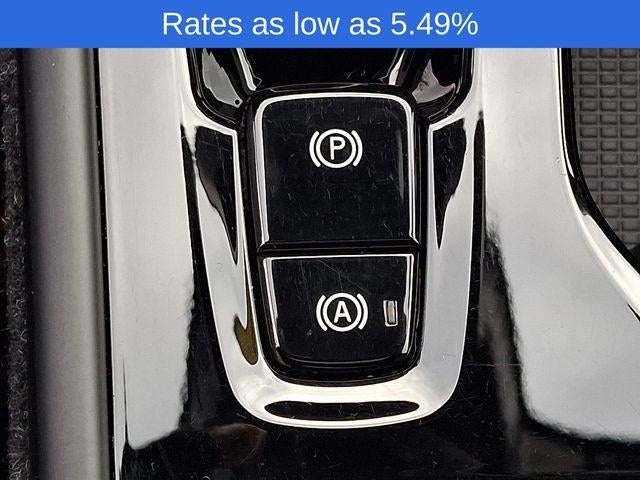 2023 Volvo XC40 B5 AWD Plus Dark Theme