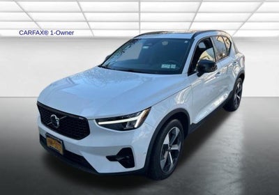 2023 Volvo XC40 B5 AWD Plus Dark Theme