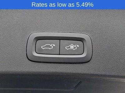 2023 Volvo XC40 B5 AWD Plus Dark Theme