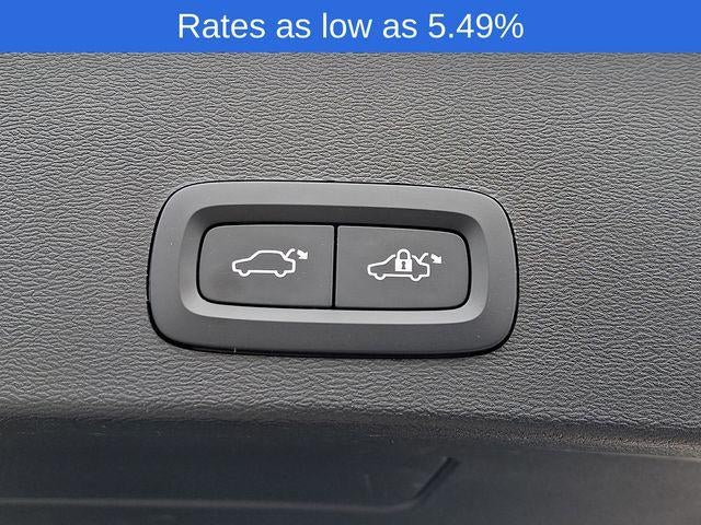 2023 Volvo XC40 B5 AWD Plus Dark Theme