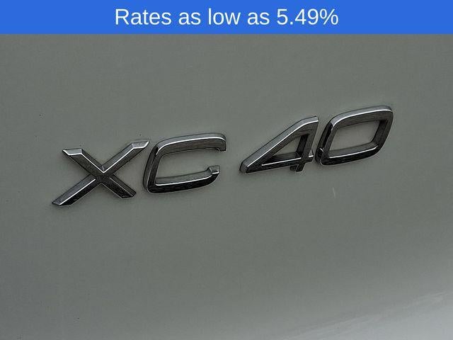 2023 Volvo XC40 B5 AWD Plus Dark Theme