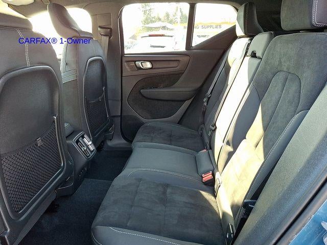 2023 Volvo XC40 B5 AWD Plus Dark Theme