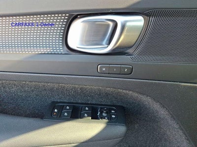 2023 Volvo XC40 B5 AWD Plus Dark Theme