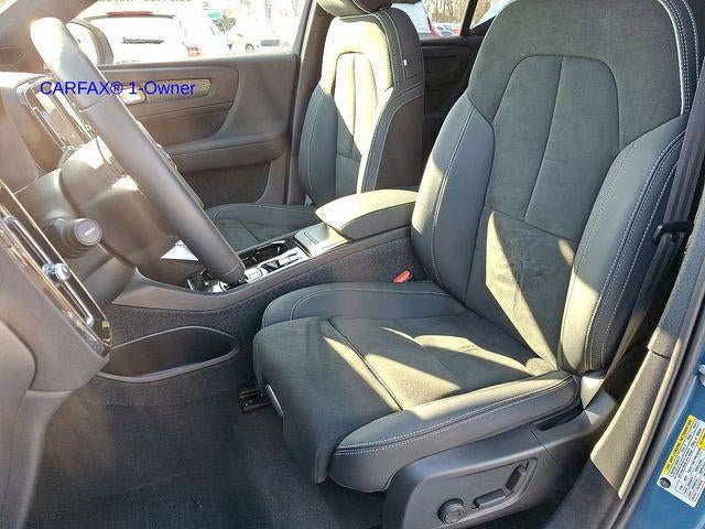 2023 Volvo XC40 B5 AWD Plus Dark Theme