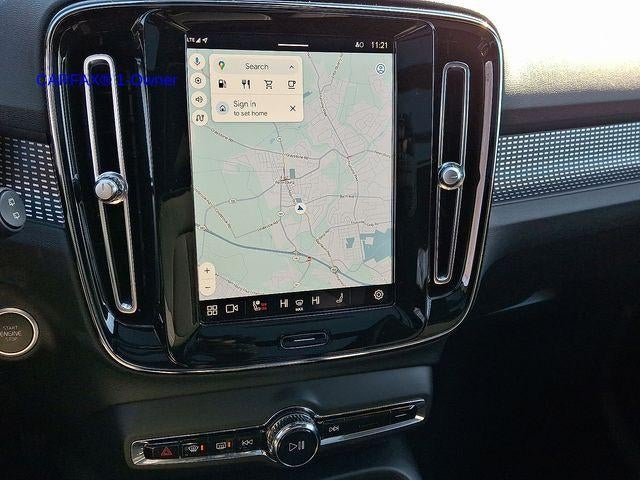 2023 Volvo XC40 B5 AWD Plus Dark Theme