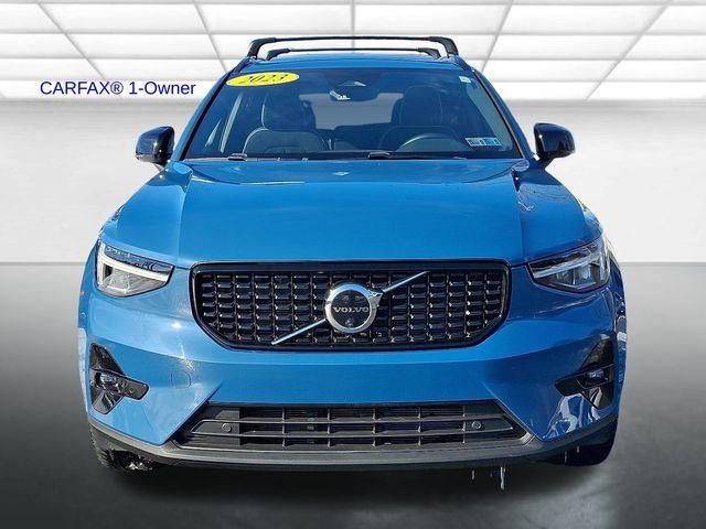 2023 Volvo XC40 B5 AWD Plus Dark Theme