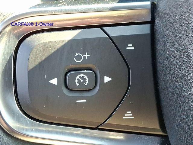 2023 Volvo XC40 B5 AWD Plus Dark Theme