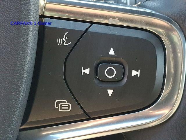 2023 Volvo XC40 B5 AWD Plus Dark Theme