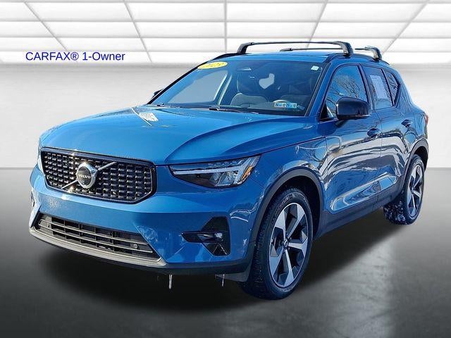 2023 Volvo XC40 B5 AWD Plus Dark Theme