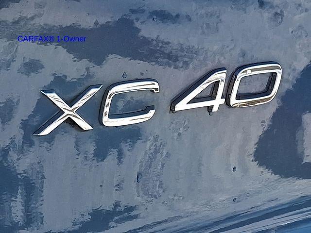 2023 Volvo XC40 B5 AWD Plus Dark Theme