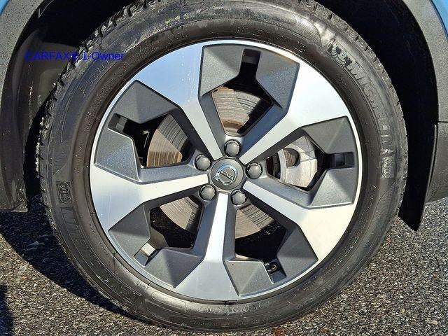 2023 Volvo XC40 B5 AWD Plus Dark Theme