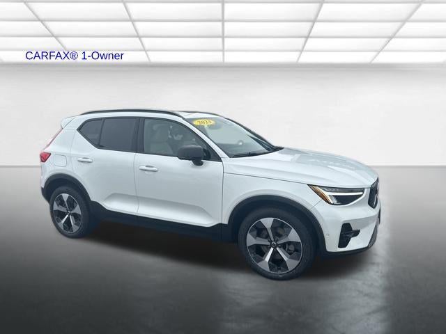 2023 Volvo XC40 B5 AWD Plus Dark Theme