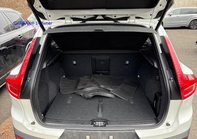 2023 Volvo XC40 B5 AWD Plus Dark Theme