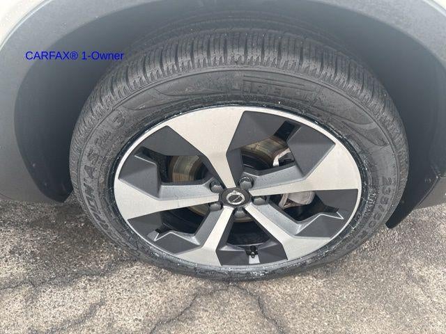 2023 Volvo XC40 B5 AWD Plus Dark Theme