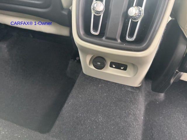 2023 Volvo XC40 B5 AWD Plus Dark Theme