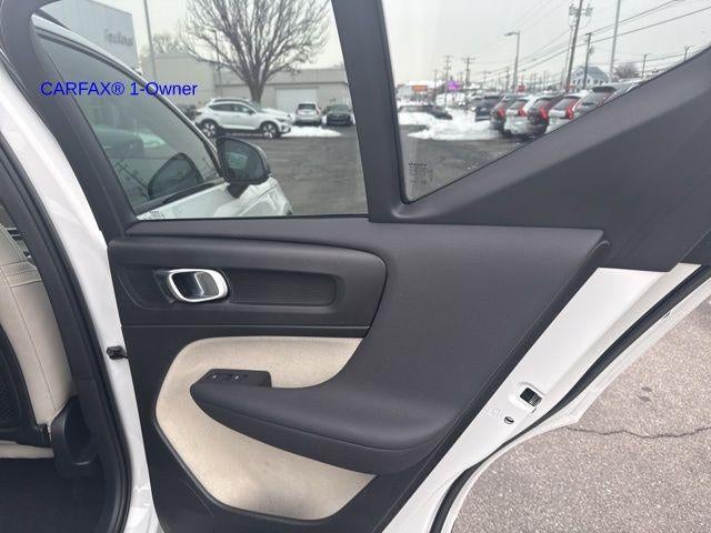 2023 Volvo XC40 B5 AWD Plus Dark Theme