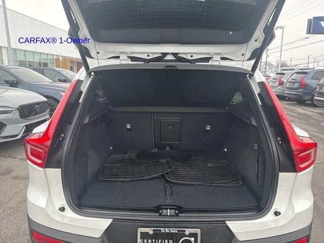 2023 Volvo XC40 B5 AWD Plus Dark Theme