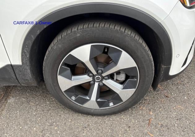 2023 Volvo XC40 B5 AWD Plus Dark Theme