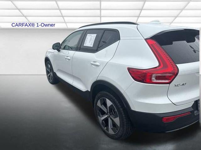 2023 Volvo XC40 B5 AWD Plus Dark Theme