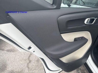 2023 Volvo XC40 B5 AWD Plus Dark Theme