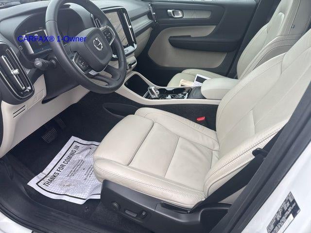 2023 Volvo XC40 B5 AWD Plus Dark Theme