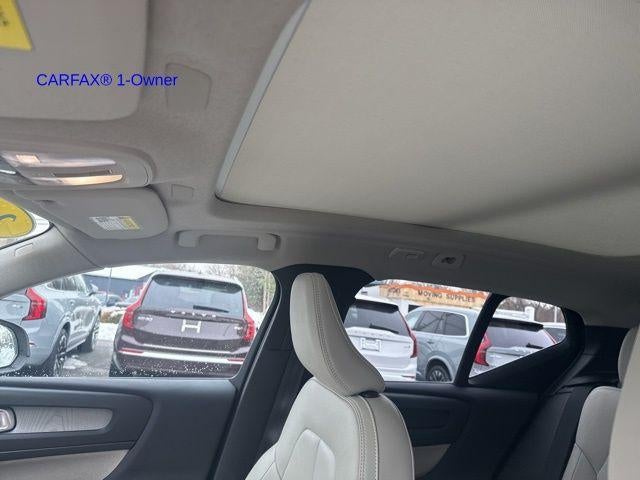 2023 Volvo XC40 B5 AWD Plus Dark Theme