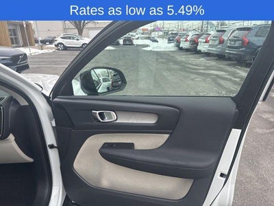 2023 Volvo XC40 B5 AWD Plus Dark Theme