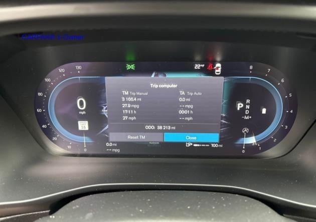 2023 Volvo XC40 B5 AWD Plus Dark Theme