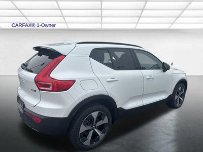 2023 Volvo XC40 B5 AWD Plus Dark Theme