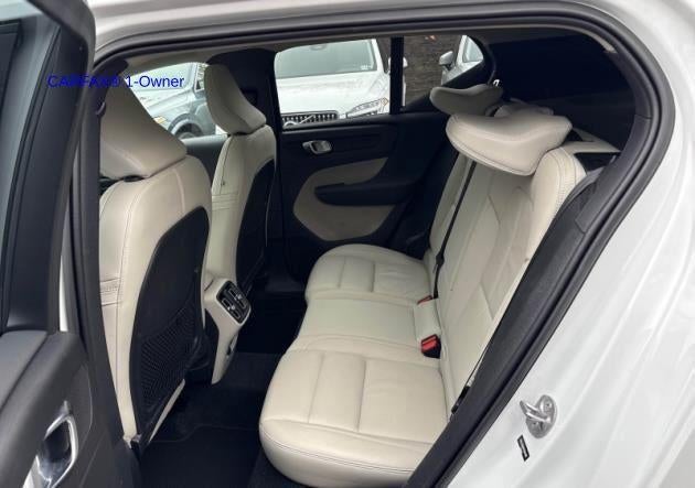 2023 Volvo XC40 B5 AWD Plus Dark Theme