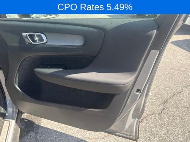 2023 Volvo XC40 B5 AWD Plus Dark Theme